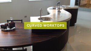 A quartz curved worktops with faucets and drainage grooves.